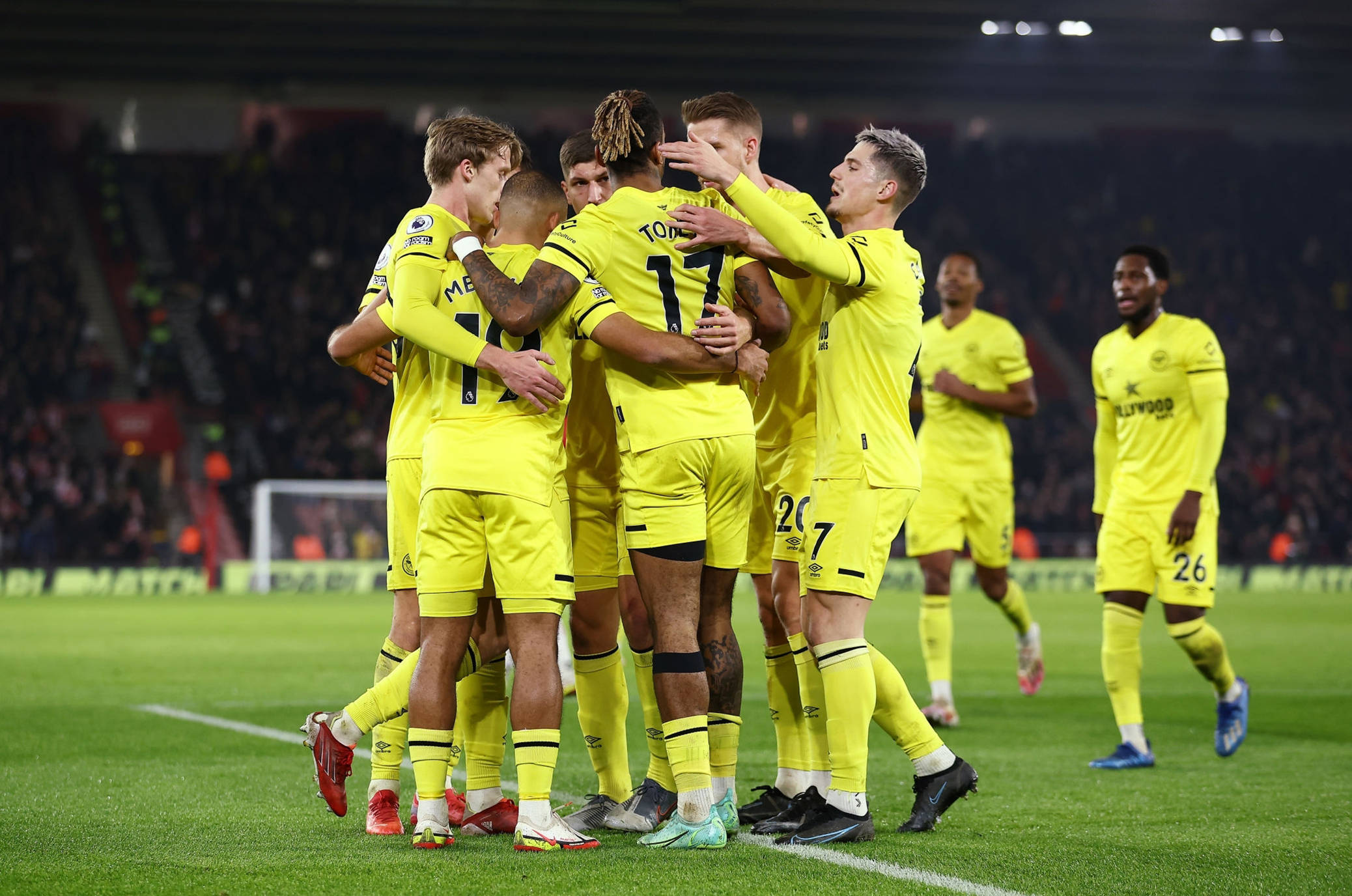 更突显了她 更突显了她